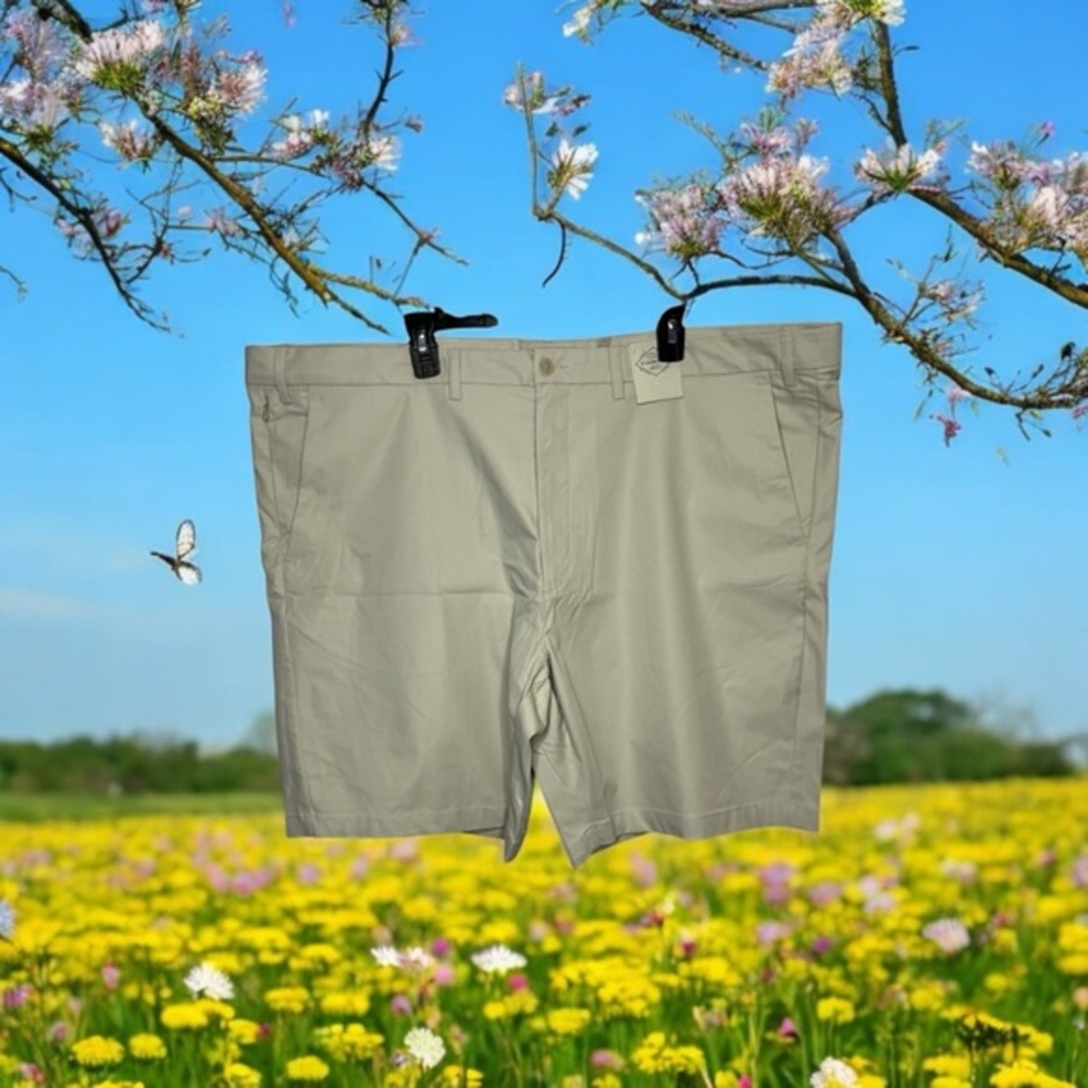 ~ NWT St. John’s‎ Bay Men's Tan Shorts Size 32
